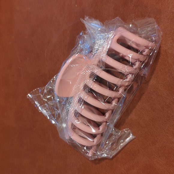 Light Pink Claw Clip - Picture 2 of 3